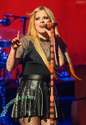 Avril Lavigne / AvrilLavigne nude photo #1313