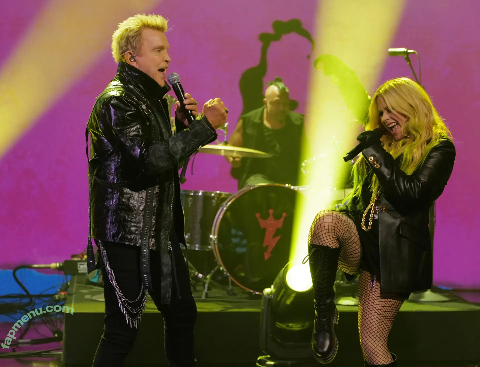 Avril Lavigne nude photo #1291 (AvrilLavigne)