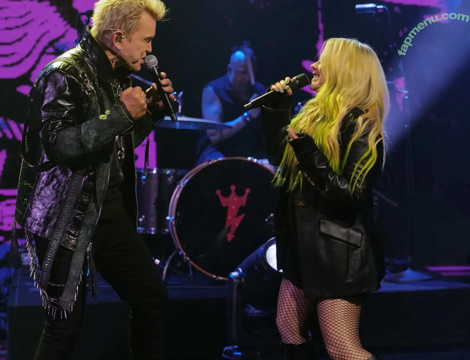 Avril Lavigne nude photo #1293 (AvrilLavigne)