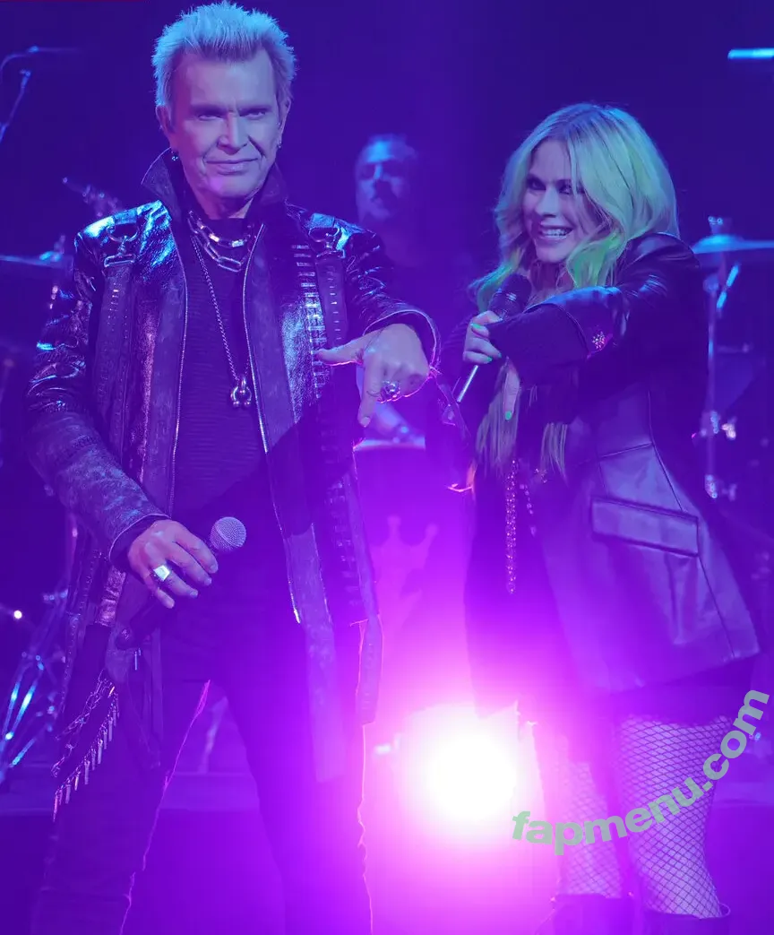 Avril Lavigne nude photo #1295 (AvrilLavigne)