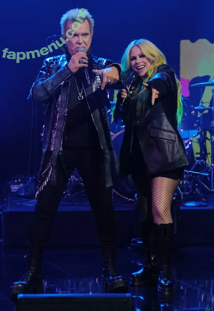 Avril Lavigne nude photo #1297 (AvrilLavigne)