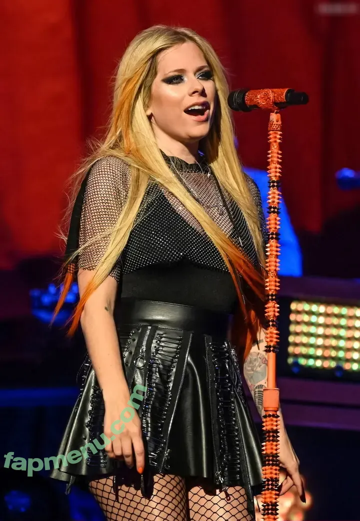 Avril Lavigne nude photo #1302 (AvrilLavigne)