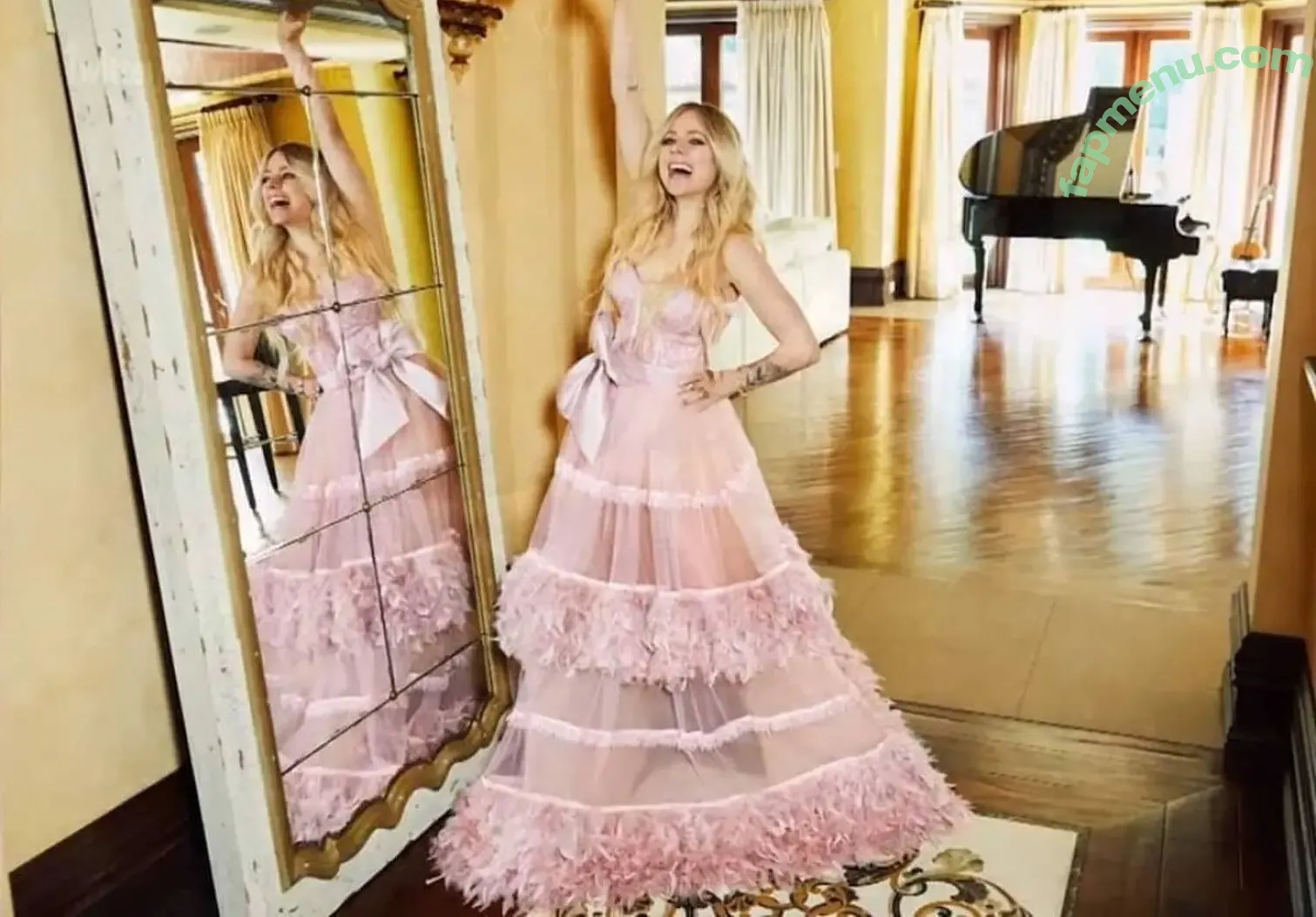 Avril Lavigne nude photo #1352 (AvrilLavigne)