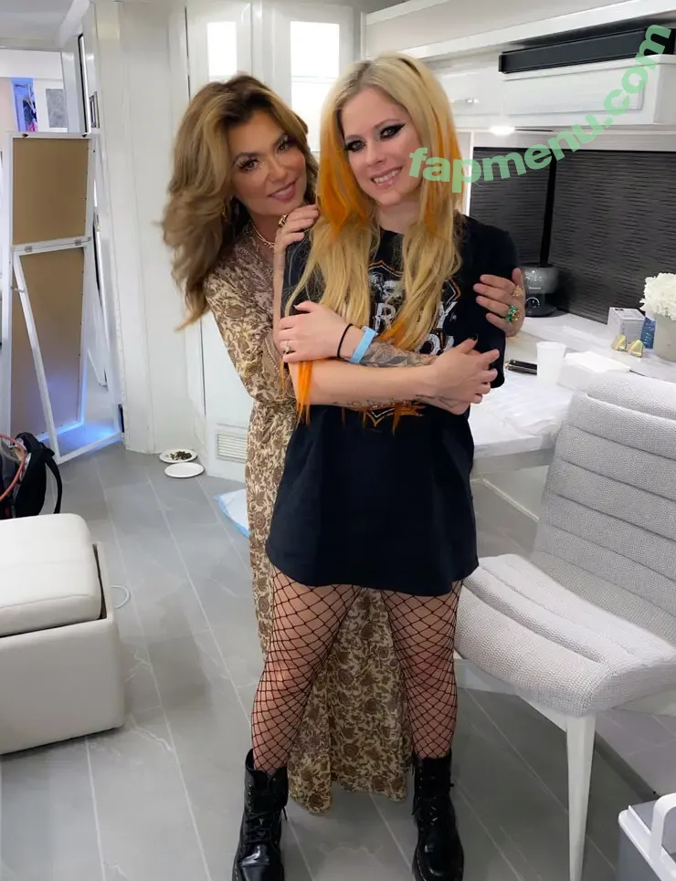 Avril Lavigne nude photo #1355 (AvrilLavigne)