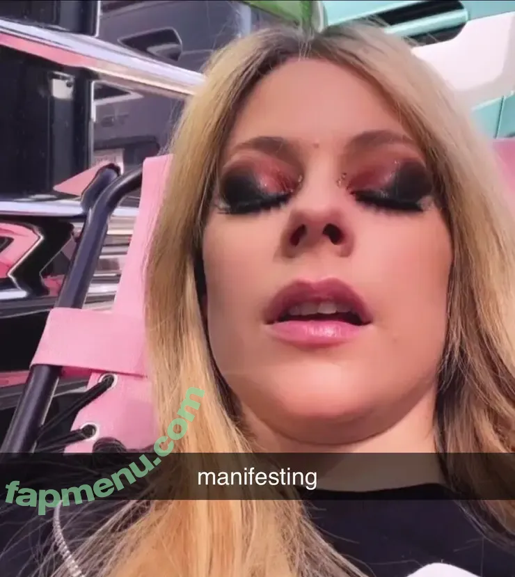 Avril Lavigne nude photo #1356 (AvrilLavigne)