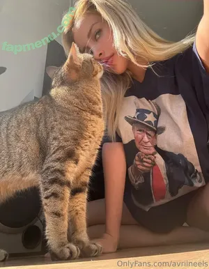 Avrilneels nude photo #0015