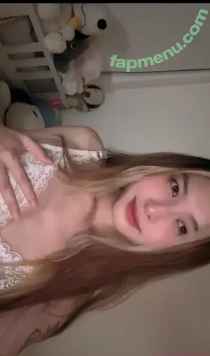 avvee / avveeladavis nude photo #0004