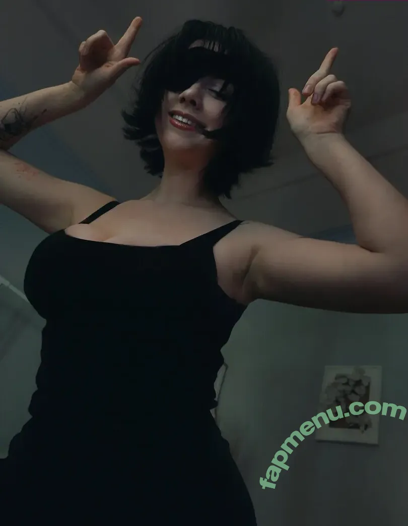 awesomi nude photo #0501 (Omi / Omi_COS / awes_omi)