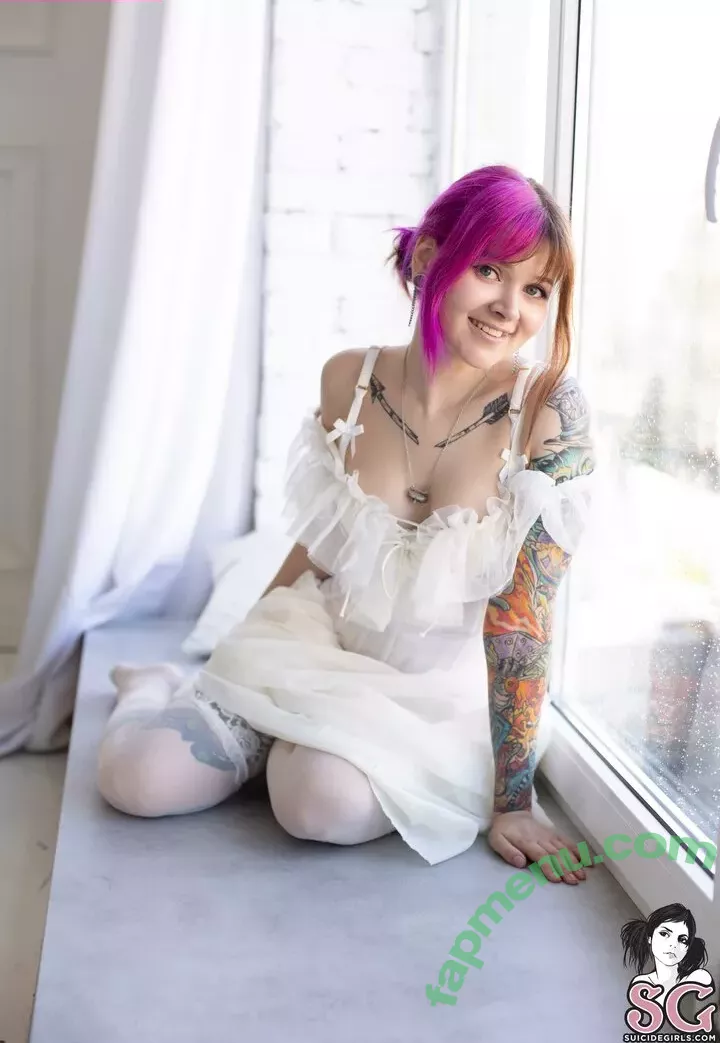 Awondrr nude photo #0031 (Alice Wonder / alicewonder_99 / awondrr_sg)