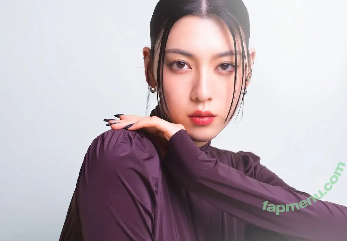 Ayaka Miyoshi nude photo #0913 (miyoshi.aa)