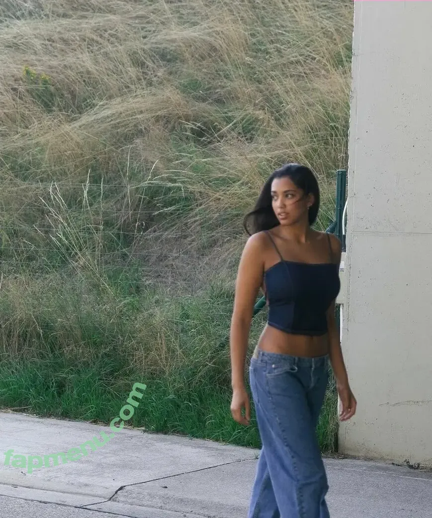 Ayana Doucouré nude photo #0021 (ayanadoucoure)
