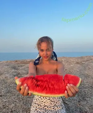 Aydanique nude photo #0006