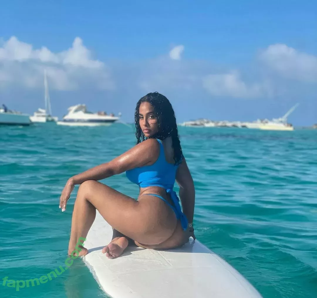 Ayisha Diaz nude photo #0022 (ayishadiaz / ayishadiaz0)