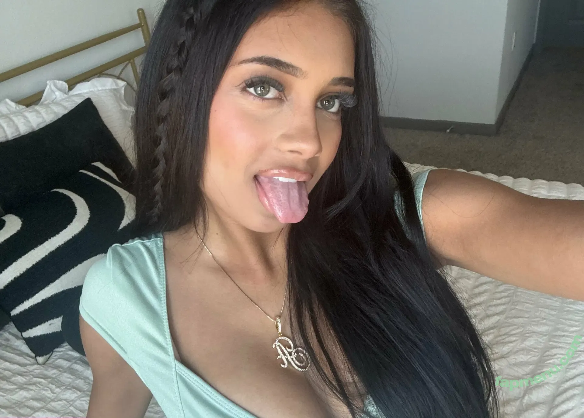 aylamariaaa nude photo #0003 (aylamariaaa)