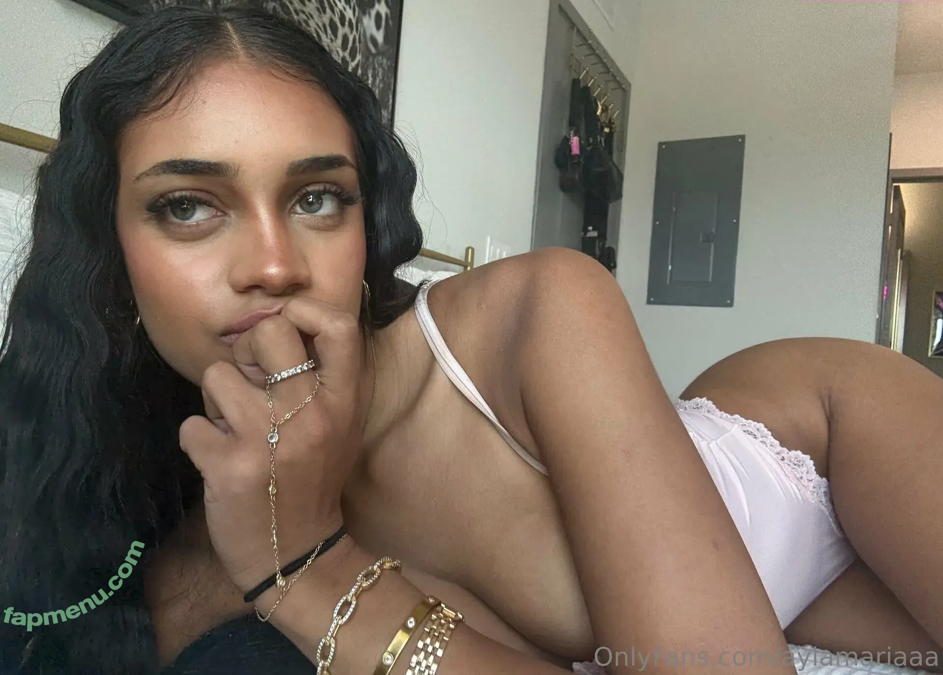 aylamariaaa nude photo #0038 (aylamariaaa)