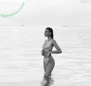  nude photo #0008