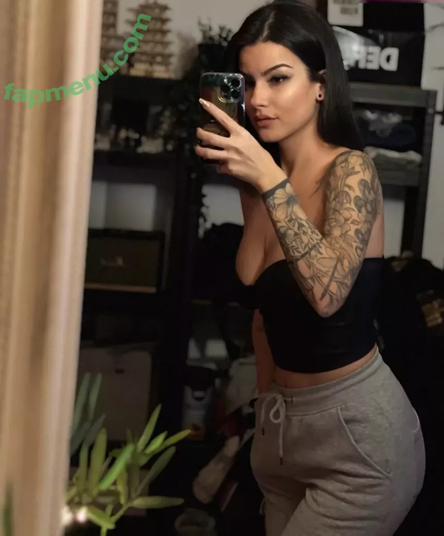 Ayliner nude photo #0022 (abbeylane43 / aylin_er / aylinertwitch)