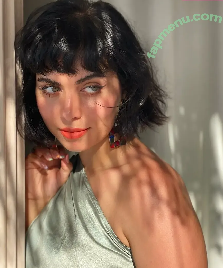 Azza Zarour nude photo #0003 (azzazarour)