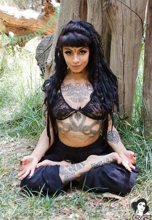 Azzizeh / azizeh nude photo #0008
