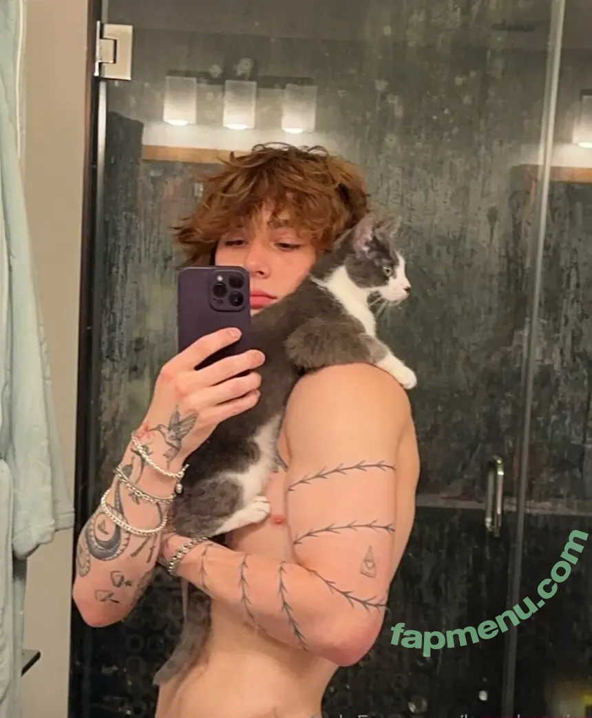 b.mckenzie nude photo #0012 (moonchild_108)