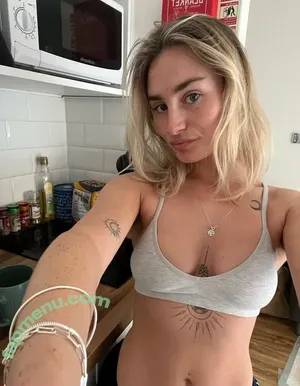 Babybambiixx / babybambisreads / xbellabambix nude photo #0002
