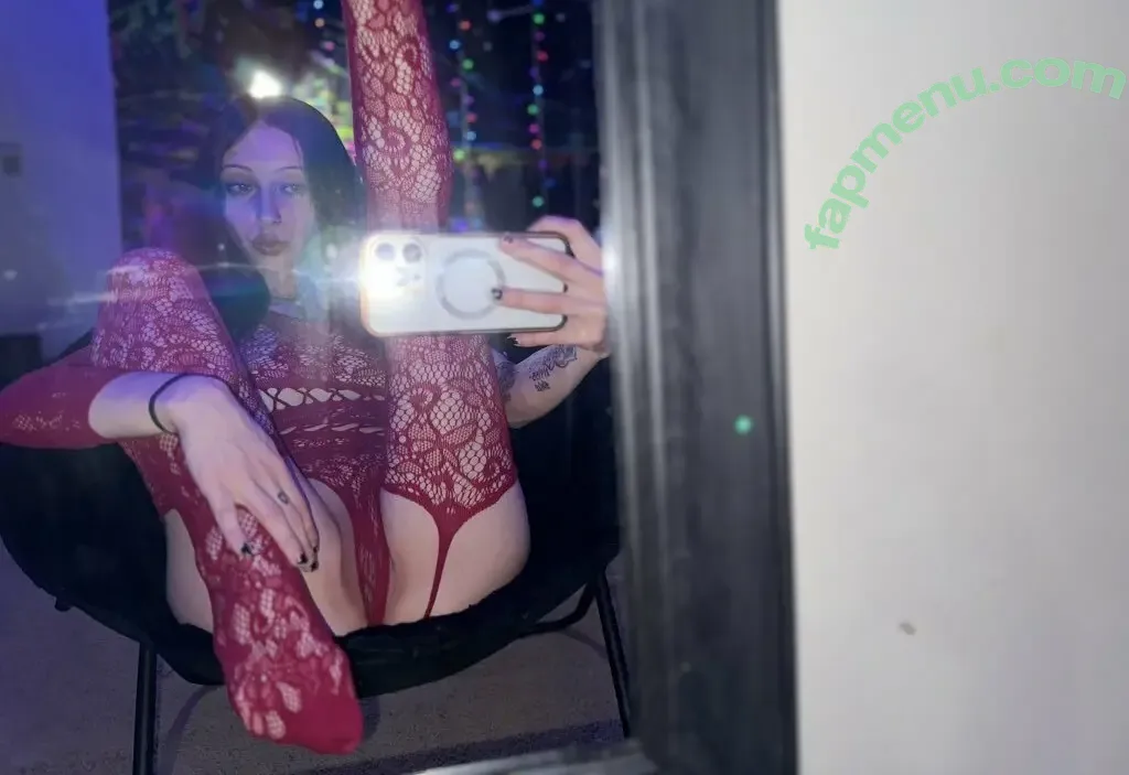 babygirlz027 nude photo #0010 (darkl0vebug / nmiller_69)