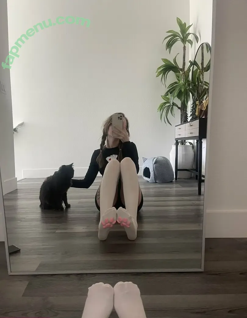 Babynikki nude photo #0011 (irlbabynikki / niickybaby)