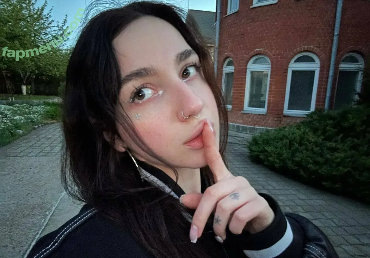 babysaralux nude photo #0004 (babysaralux)