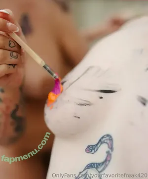 backshotbaddie420 / yourfavoritefreak69 nude photo #0158