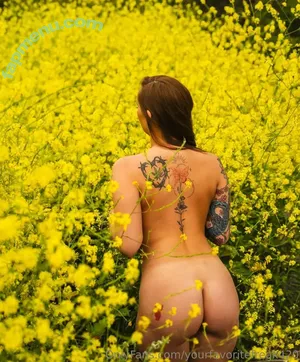 backshotbaddie420 / yourfavoritefreak69 nude photo #0174