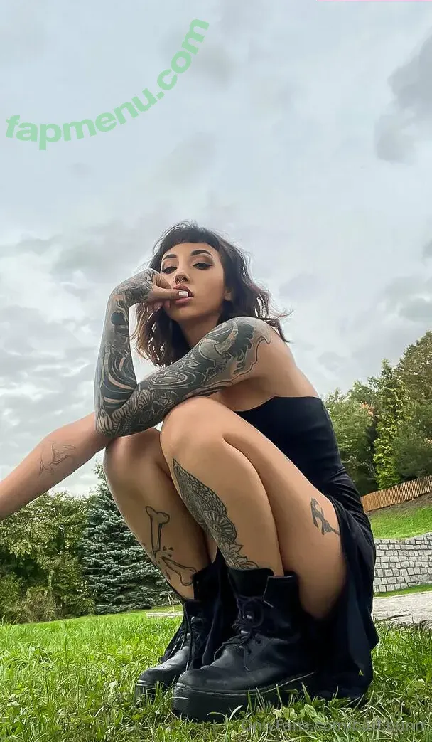 bad.bunn nude photo #0103 (badbunnypr)