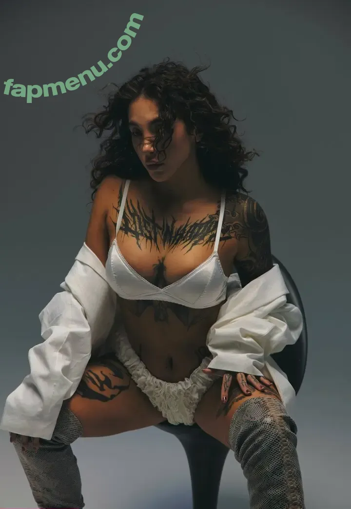 bad.bunn nude photo #0143 (badbunnypr)