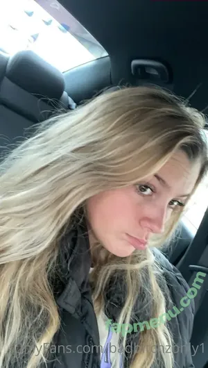 badbitchzonly1 / emilyytrapp nude photo #0034