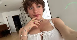 badgalhailey.free nude