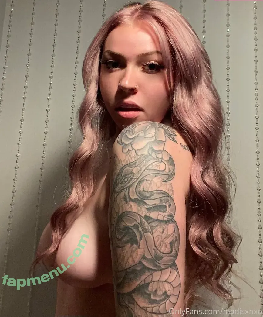 badisxn nude photo #0002 (badisxn)