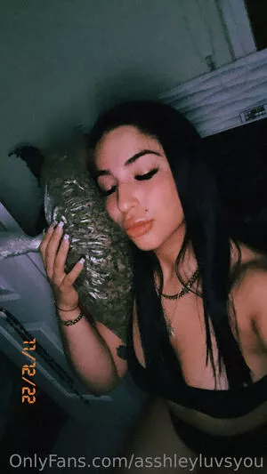 badlilshego / asshleyyy.g nude photo #0038