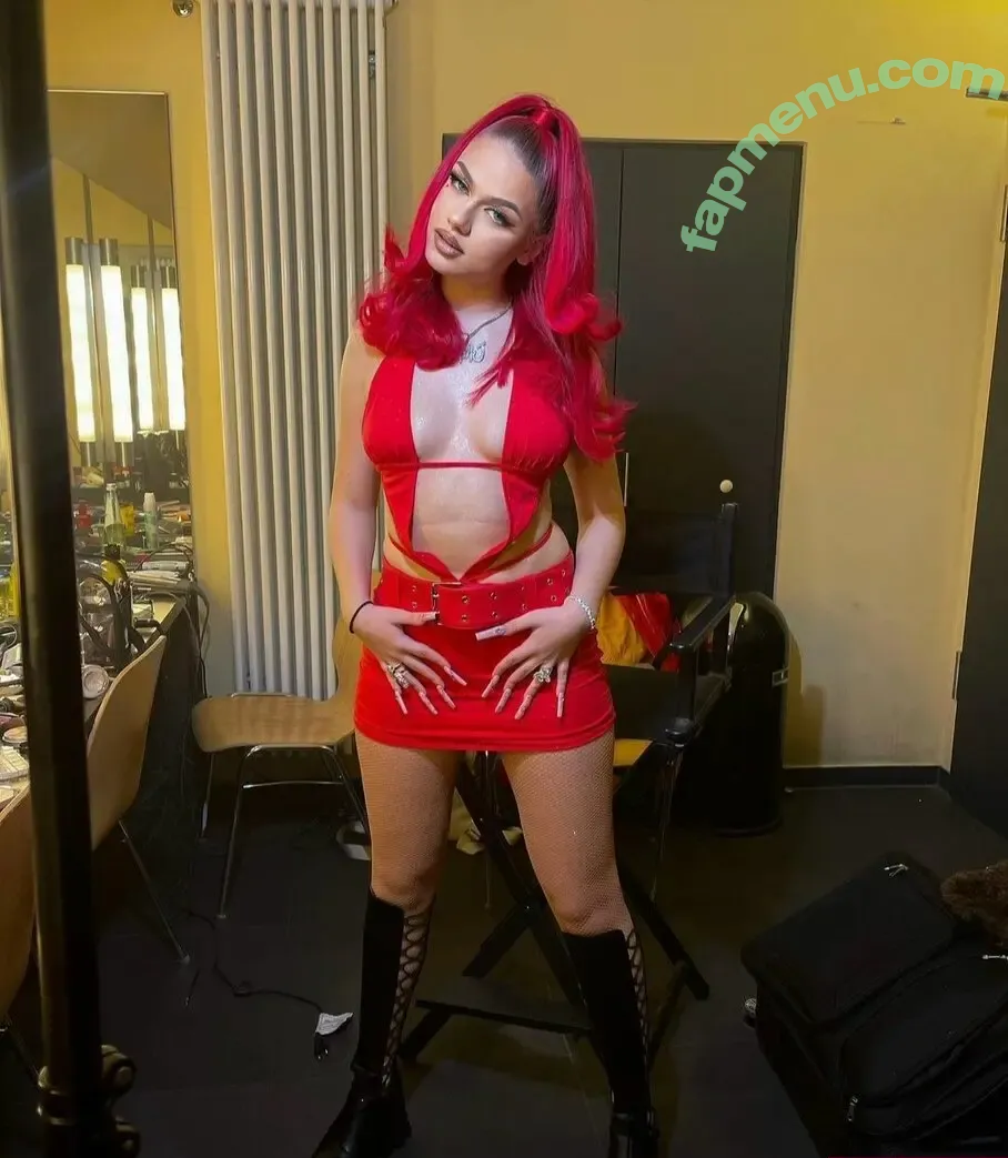 badmomzjay nude photo #0110 (badmomzjay)