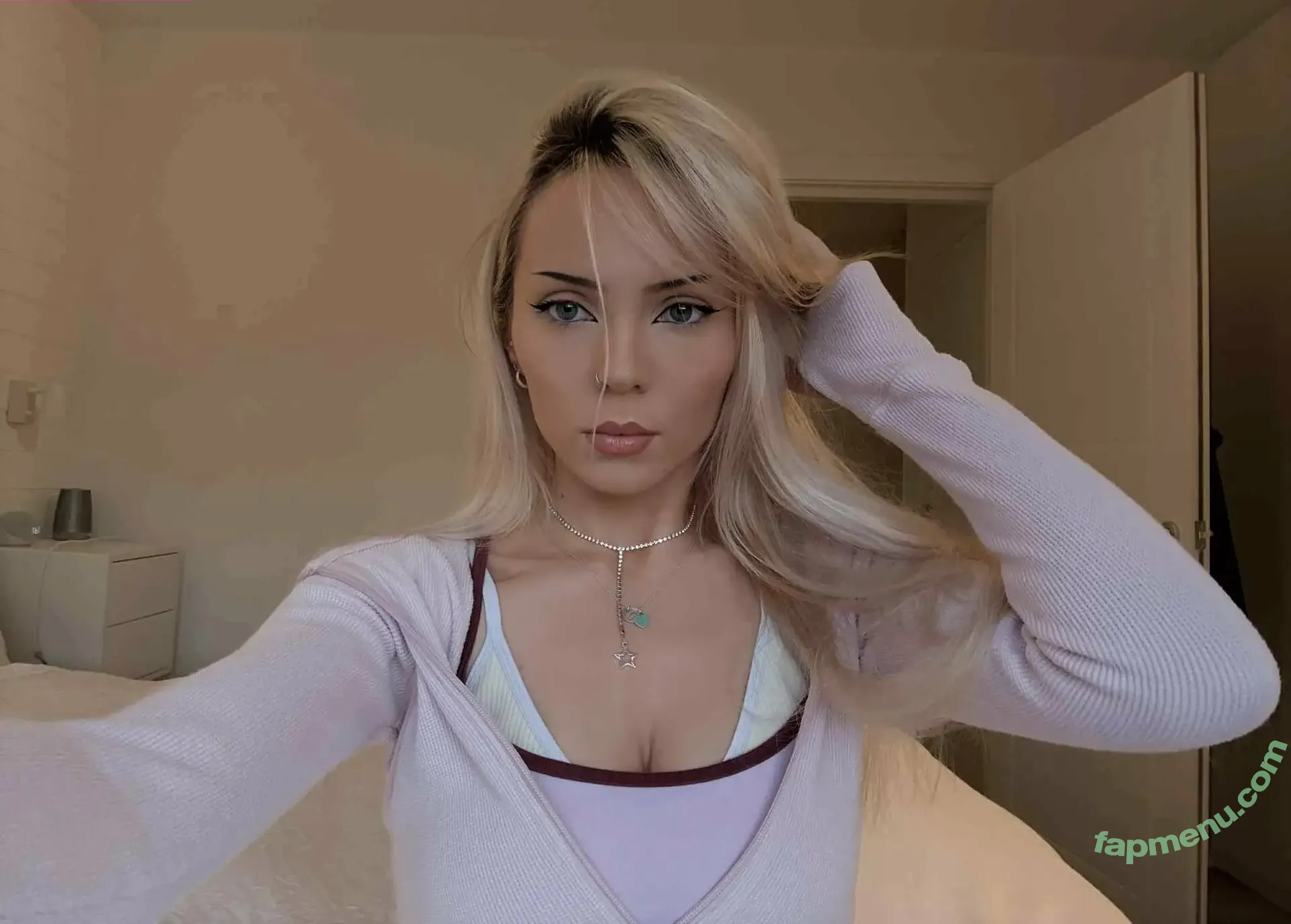 Baffy nude photo #0056 (buffylovesvampires / missbaffytwitch)