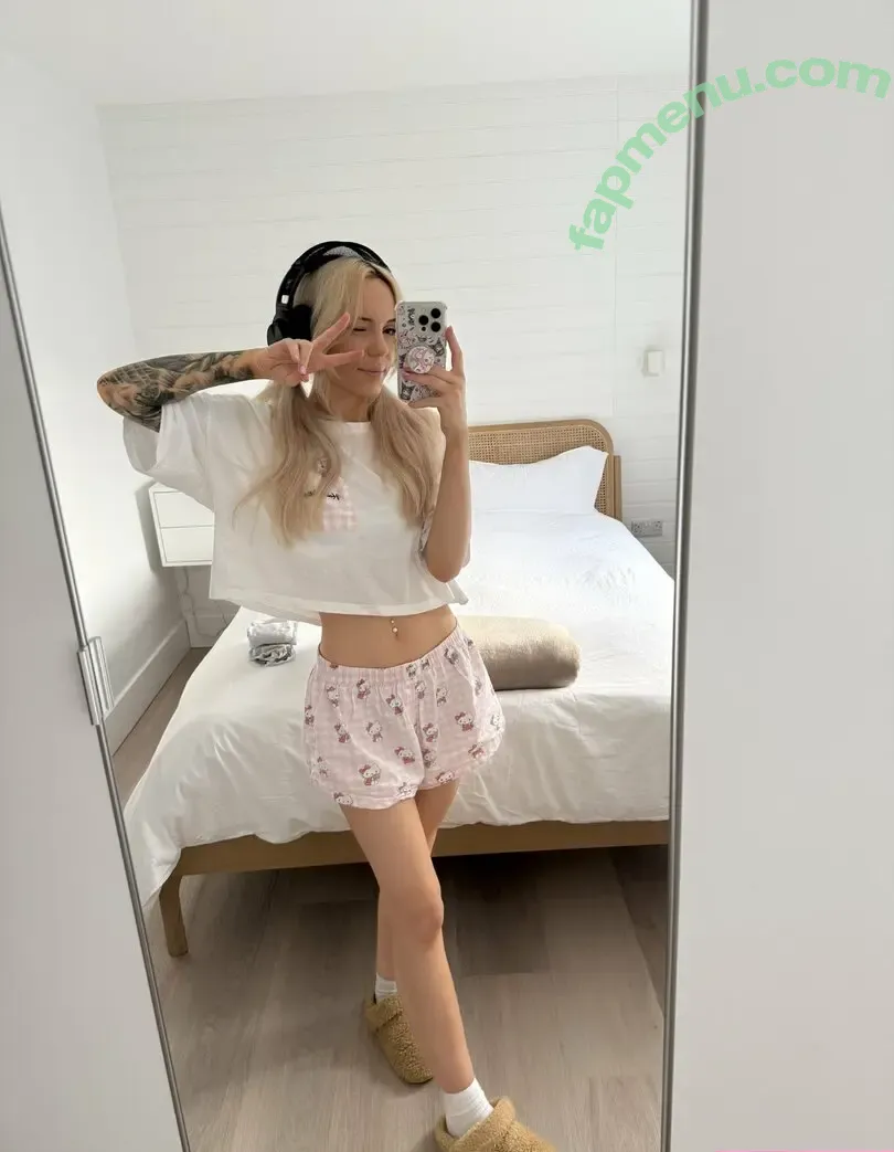 Baffy nude photo #0063 (buffylovesvampires / missbaffytwitch)