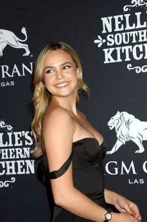 Bailee Madison / baileemadison / bailey_madis0n nude photo #0016