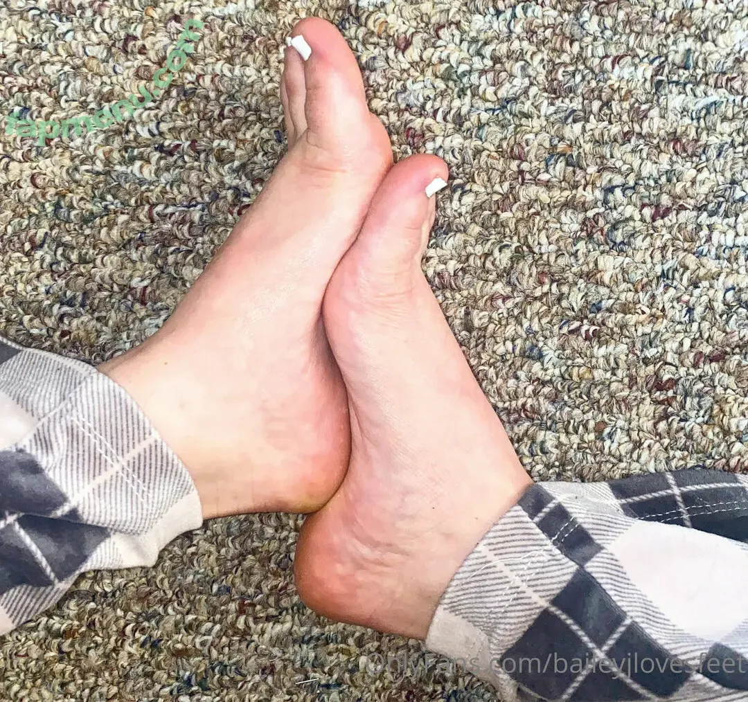 baileyjlovesfeet nude photo #0002 (yourgirlclover)
