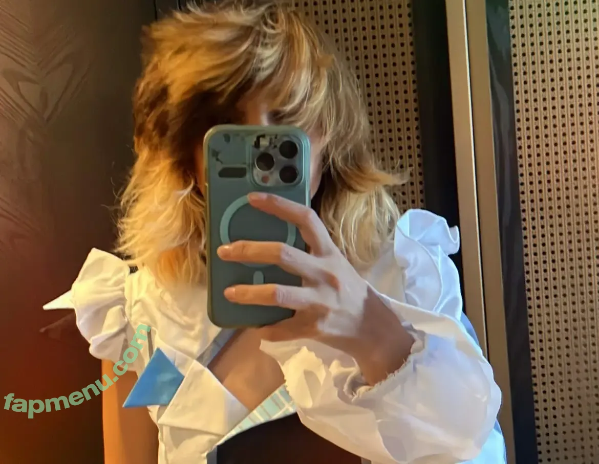 Bananahpeel nude photo #0014 (Bananahpeel)