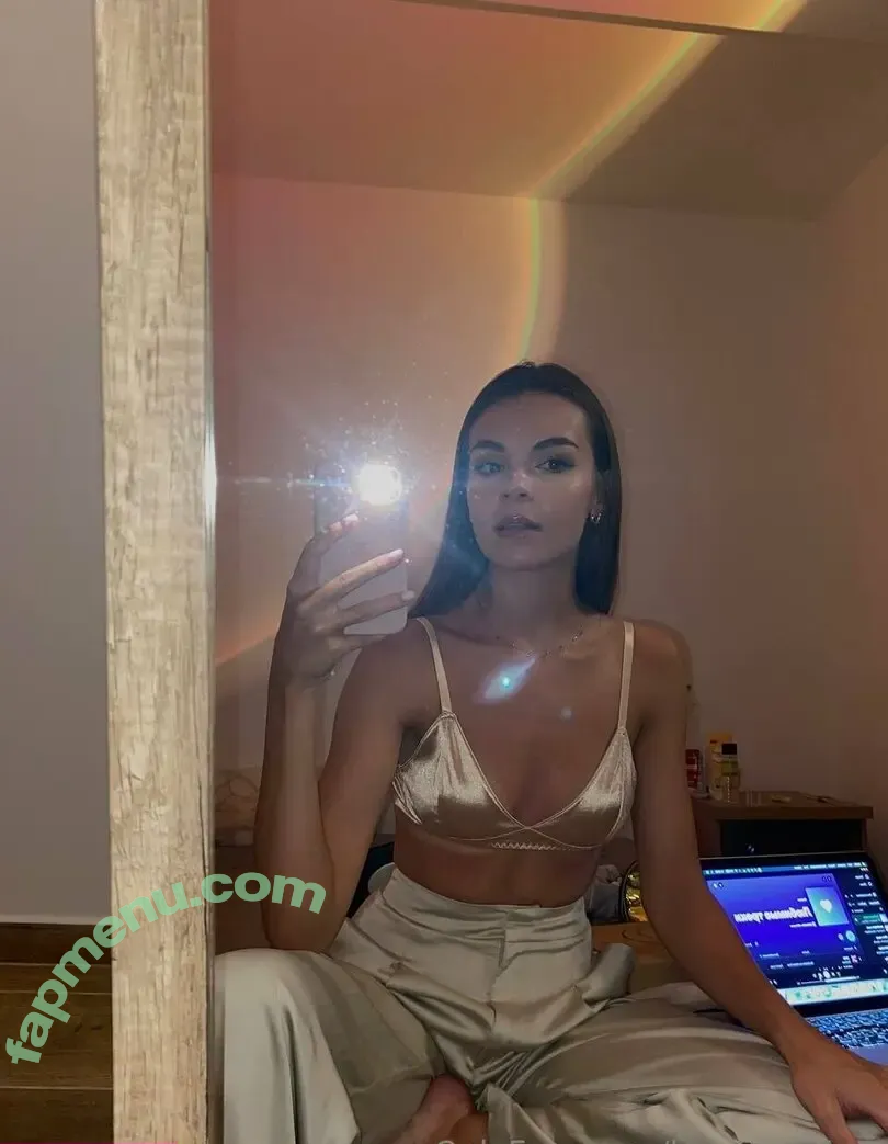bananaju1ce nude photo #0008 (bananaju1ce)