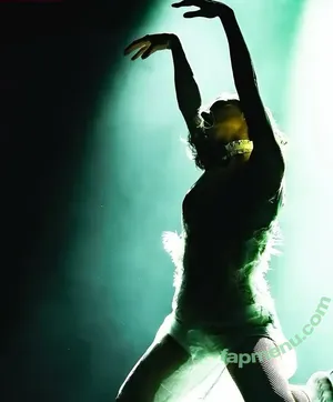 Banks / hernameisbanks nude photo #0201