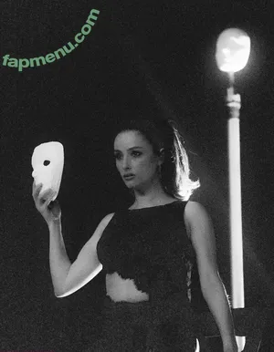 Banks / hernameisbanks nude photo #0207