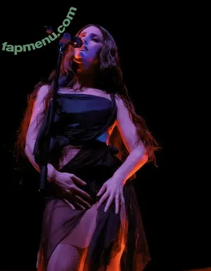 Banks / hernameisbanks nude photo #0215