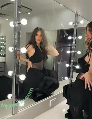 Banks / hernameisbanks nude photo #0246