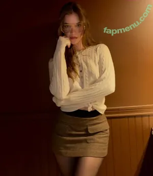 Barbara Palvin / realbarbarapalvin nude photo #2648