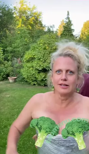 Barbara Schöneberger / sarahtoninx9_ nude photo #0100