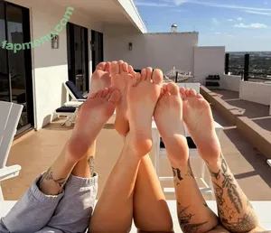 Bare Feet / barefeetpose nude photo #0101